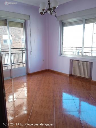  SE VENDE PISO EN ZONA ENSANCHE: API LUNA - ALBACETE 