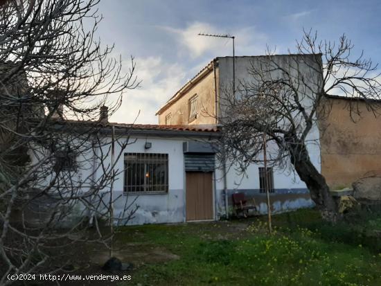 Casa con huerto de 1500 metros en Torremocha - CACERES