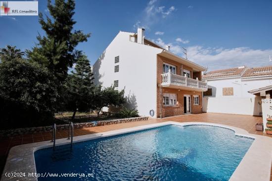  PRECIOSO CHALET CON PISCINA EN EL CENTRO DE ALCOCEBRE - CASTELLON 