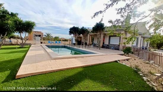  VENTA DE ESTUPENDO CHALET INDEPENDIENTE ZONA EL MORALET SAN VICENTE DEL RASPEIG - ALICANTE 