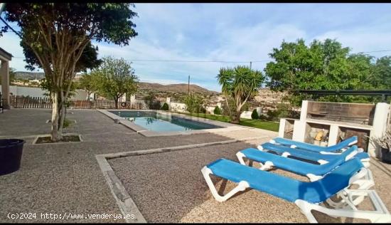 VENTA DE ESTUPENDO CHALET INDEPENDIENTE ZONA EL MORALET SAN VICENTE DEL RASPEIG - ALICANTE