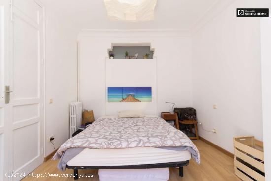  Relajante habitación con armario independiente en piso compartido en Malasaña - MADRID 