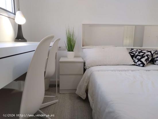  Se alquila habitación en apartamento de 3 dormitorios en Mislata, Valencia. - VALENCIA 