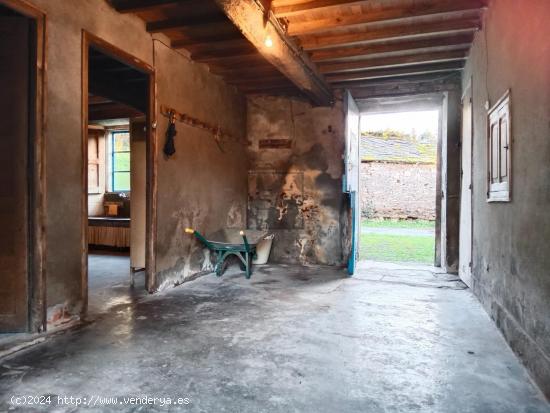 CASA DE PIEDRA CON HÓRREO Y FINCA EN FERREIRA-SAN SADURNIÑO - A CORUÑA