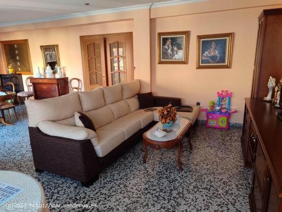 VIVIENDA AMPLIA CON PATIO Y BALCON - ALBACETE