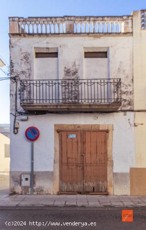 CASA ESQUINERA EN VENTA EN SANTA BARBARA (TARRAGONA) - TARRAGONA