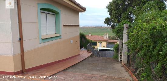 Se VENDE CHALET en CERES GOLF - CACERES