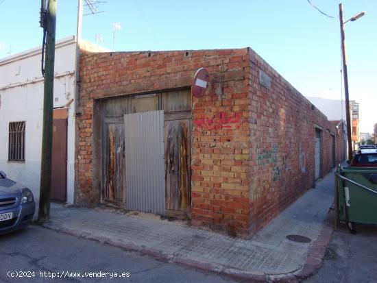  PATIO EN VENTA, DÁ A DOS CALLES - CASTELLON 