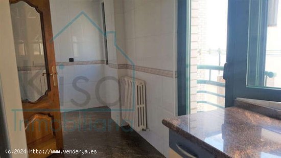 Se alquila piso en zona Salesas, Salamanca. - Salamanca