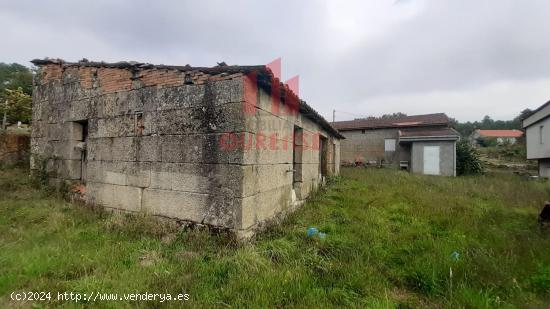 CASA DE PLANTA BAJA CON AMPLIA PARCELA EN UN PUEBLO DE AMOEIRO, PRÓXIMO A TRASALBA - ORENSE