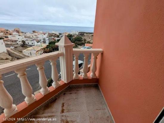 Tajao. Adosado a 100 metros del mar con vistas directas con garaje cerrado y solarium - SANTA CRUZ D