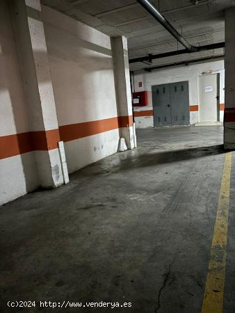 Plaza de garaje para coche y moto en Residencial El Molino. - CADIZ