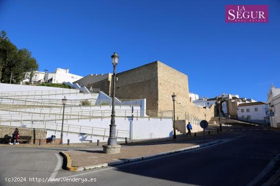 OPORTUNIDAD UNICA DE PARCELA EN PLENO CENTRO DE MEDINA - CADIZ