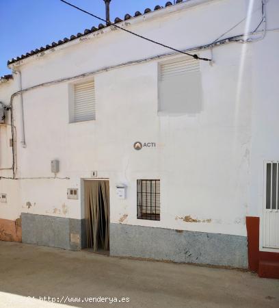 CASA DE DOS PLANTAS CON PATIO EN ALÍA CÁCERES - CACERES