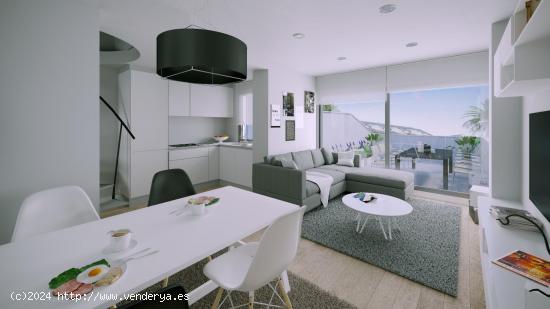 Ático tipo Dúplex con dos terrazas 8.21 y 13.76 m2 con vistas al Mar, aparcamiento - MALAGA