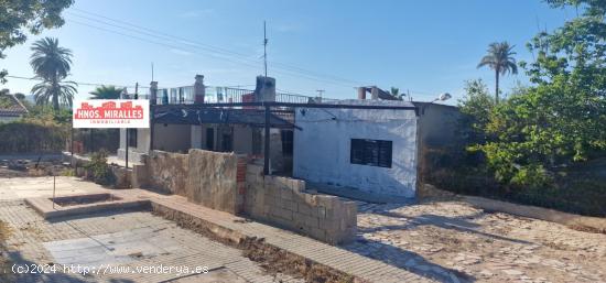 INTERESANTE CHALET EN SUELO URBANO IDEAL PARA REFORMARLO A TU GUSTO. - ALICANTE