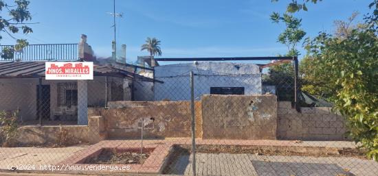 INTERESANTE CHALET EN SUELO URBANO IDEAL PARA REFORMARLO A TU GUSTO. - ALICANTE