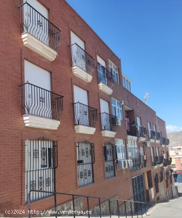  SE VENDE PISO AMPLIO EN VIATOR - ALMERIA 