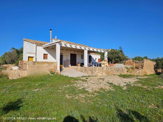  Finca Rústica de 40.000 m², con casa de campo de 85m2 - TARRAGONA 