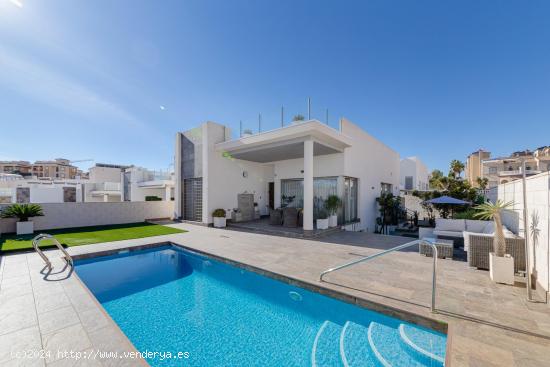 Villa de lujo con piscina privada en Villamartin - ALICANTE