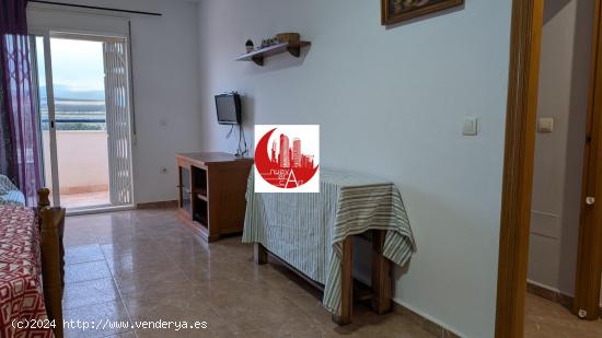 ¡Piso en alquiler de 2 habitaciones,1 baño, terraza, patio , buhardilla, parking y piscina en Roch