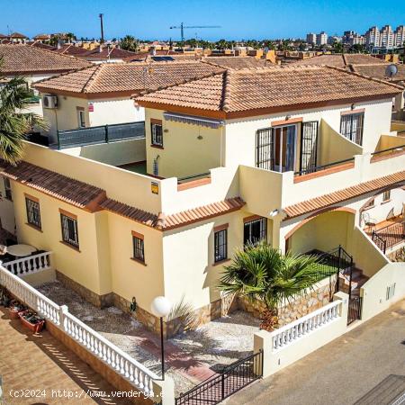  DÚPLEX QUAD DE 2 DORMITORIOS CON PISCINA COMUNITARIA - ZONA TORREVIEJA - - ALICANTE 