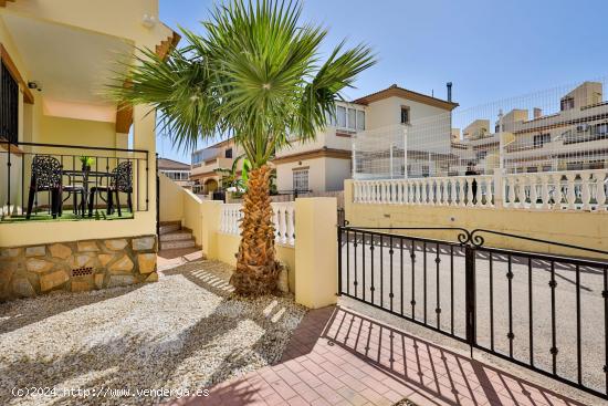 DÚPLEX QUAD DE 2 DORMITORIOS CON PISCINA COMUNITARIA - ZONA TORREVIEJA - - ALICANTE