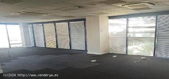 Oficina en edificio exclusivo en Pozuelo junto al cercanías con 134 plazas de parking - MADRID