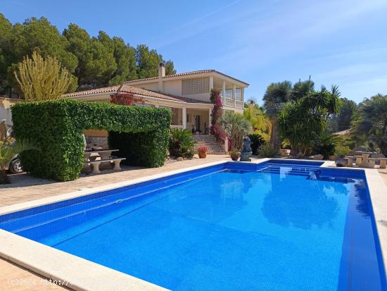  Encantadora y amplia villa en la urbanización de alto standing St Jordi d'Alfama - TARRAGONA 