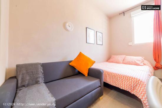  Habitación privada con llave independiente en apartamento de 5 dormitorios, Eixample. - VALENCIA 