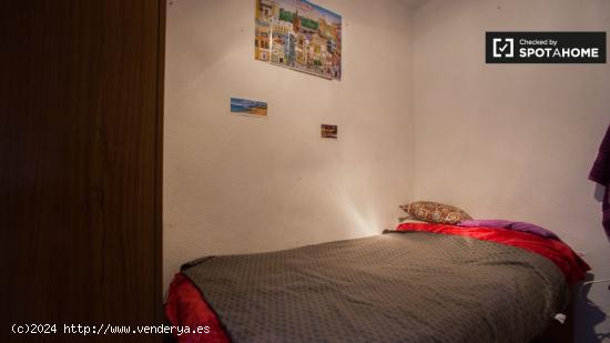 Habitación con balcón, apartamento de 3 dormitorios en Patraix, Valencia - VALENCIA