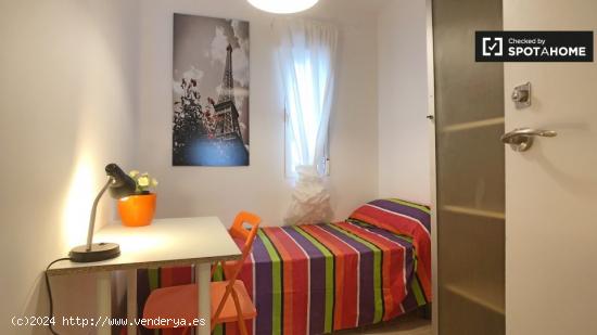 Habitación amueblada en apartamento de 7 dormitorios en Puerta del Ángel - MADRID