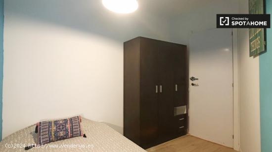 Elegante habitación en un apartamento de 7 dormitorios en Puerta del Ángel - MADRID