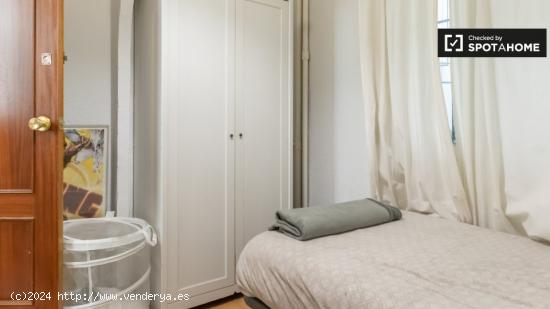 Habitaciones para alquilar en apartamento de 5 dormitorios en Madrid - MADRID