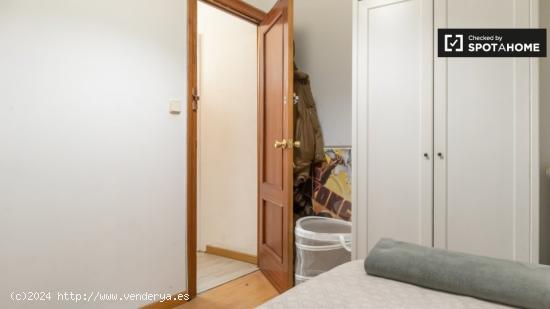 Habitaciones para alquilar en apartamento de 5 dormitorios en Madrid - MADRID