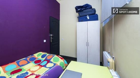 Habitación amueblada con llave independiente en piso compartido, Puerta del Ángel - MADRID