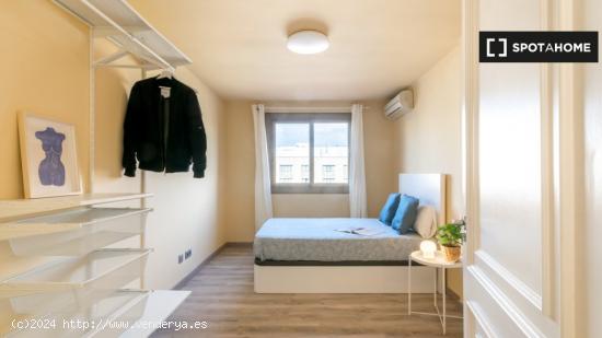 Alquiler de habitaciones en piso de 5 habitaciones en La Dreta De L'Eixample - BARCELONA