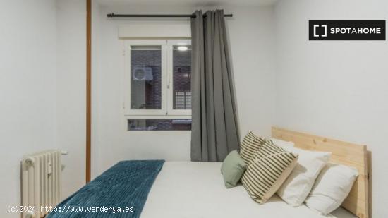 ¡Habitaciones en alquiler en piso de 4 dormitorios en Madrid! - MADRID