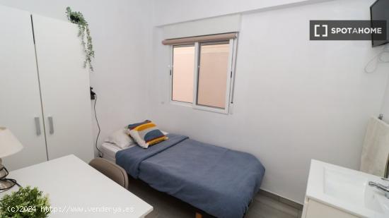 Habitaciones en alquiler en apartamento de 4 dormitorios en El Cabanyal. - VALENCIA