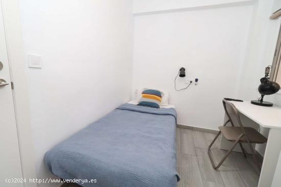  Habitaciones en alquiler en apartamento de 4 dormitorios en El Cabanyal. - VALENCIA 