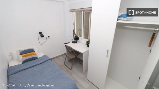 Habitaciones en alquiler en apartamento de 4 dormitorios en El Cabanyal. - VALENCIA