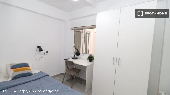 Habitaciones en alquiler en apartamento de 4 dormitorios en El Cabanyal. - VALENCIA