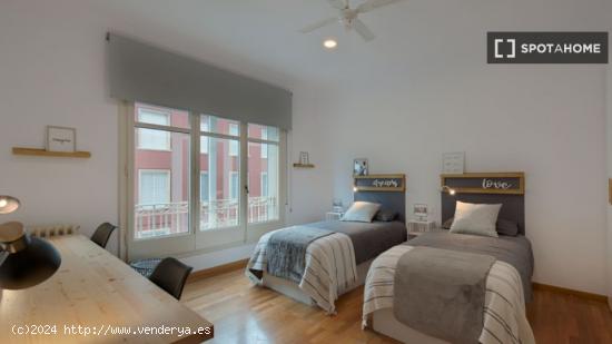 Cama en habitación compartida en piso de 5 habitaciones en Barcelona - BARCELONA