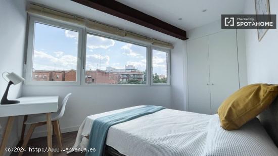 Alquiler de habitaciones en apartamento de 8 dormitorios en Vista Alegre - MADRID