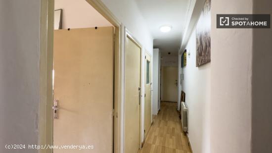 Habitaciones en alquiler en apartamento de 4 dormitorios en sant martí. - BARCELONA