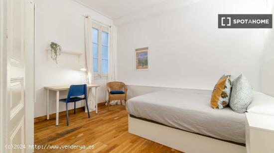 ¡Habitación compartida en alquiler en Barcelona! - BARCELONA