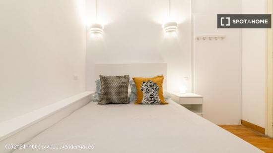 ¡Habitación compartida en alquiler en Barcelona! - BARCELONA