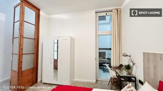 Amplia habitación doble en piso compartido en Barcelona - BARCELONA