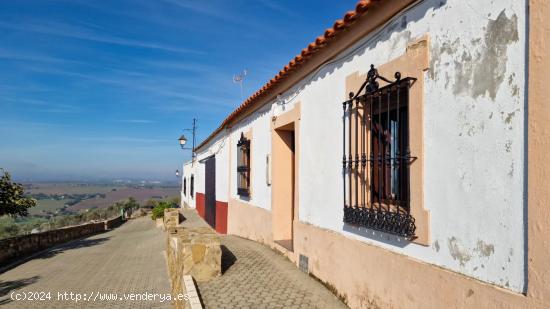 CASA CON MARAVILLOSAS VISTAS EN NOGALES-BADAJOZ - BADAJOZ