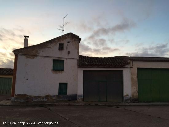 DISPONIBLE CASA PARA REFORMAR INTEGRAMENTE EN VILLOLDO - PALENCIA